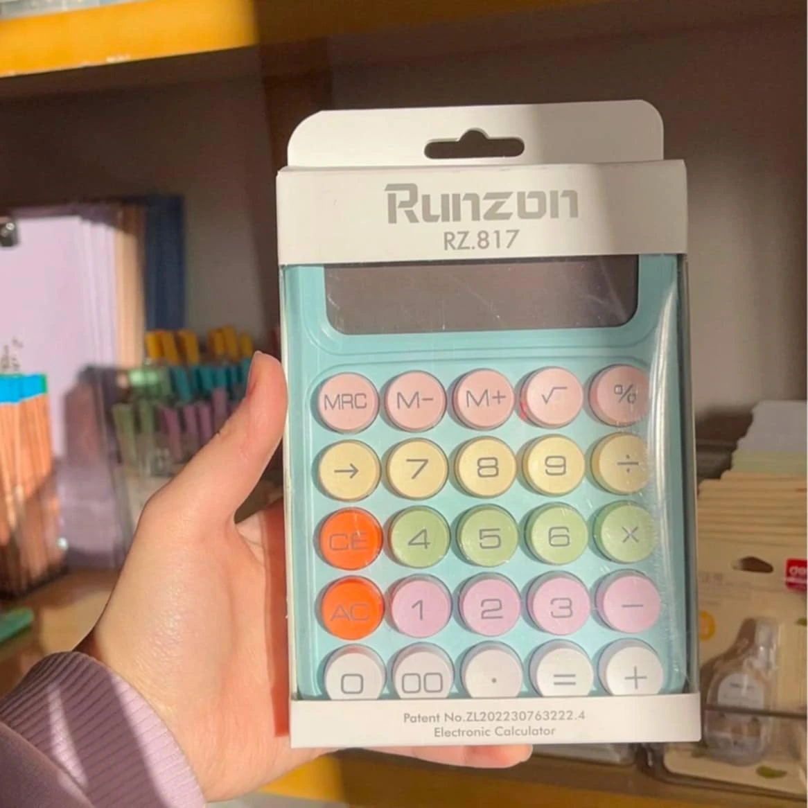 آلة حاسبة إلكترونية سطح مكتب بأزرار دائرية ملونة من رونزون Runzon RZ.817